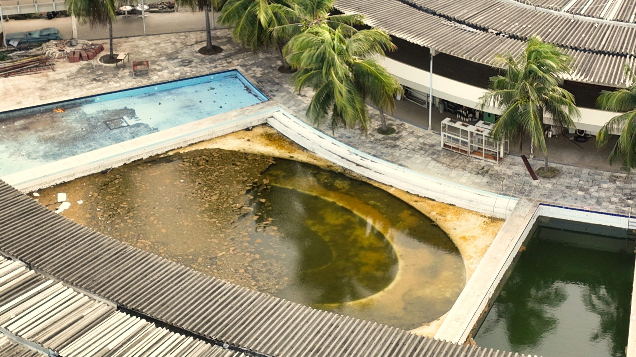 S.O.S Hotel Tambaú - Cenário de Guerra! S.O.S Hotel Tambaú - Cenário de Guerra!