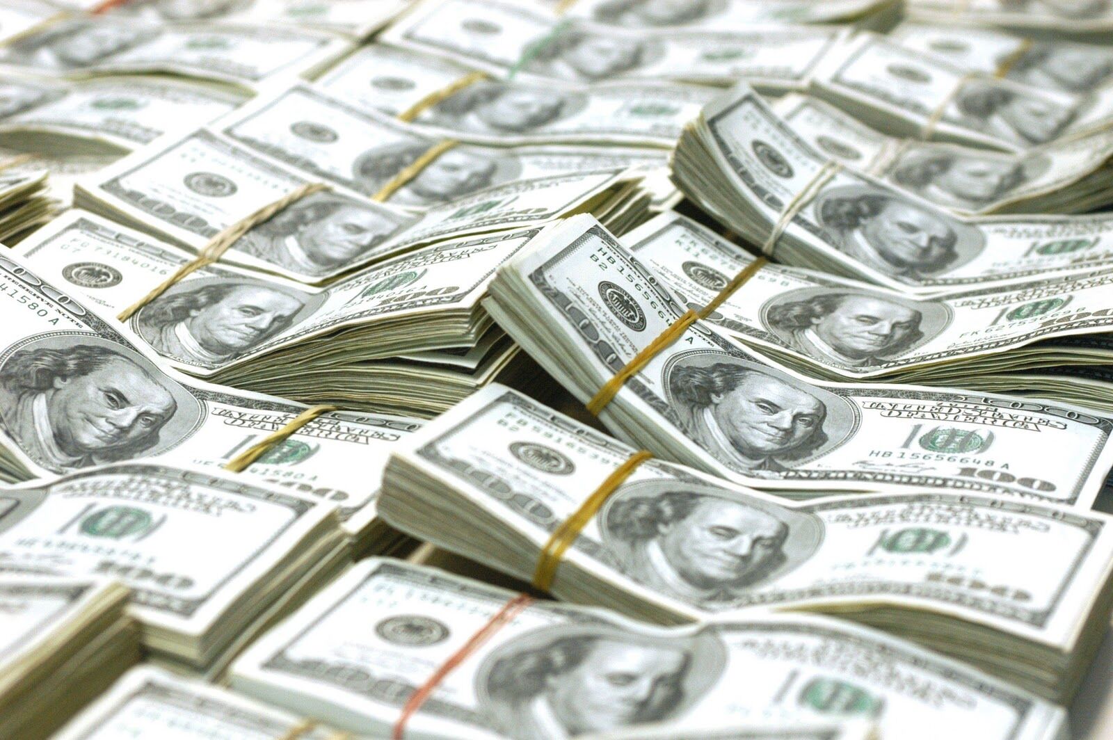 Dólar Hoje: moeda despenca para R$ 4,98 após primeiro turno das Eleições 2026