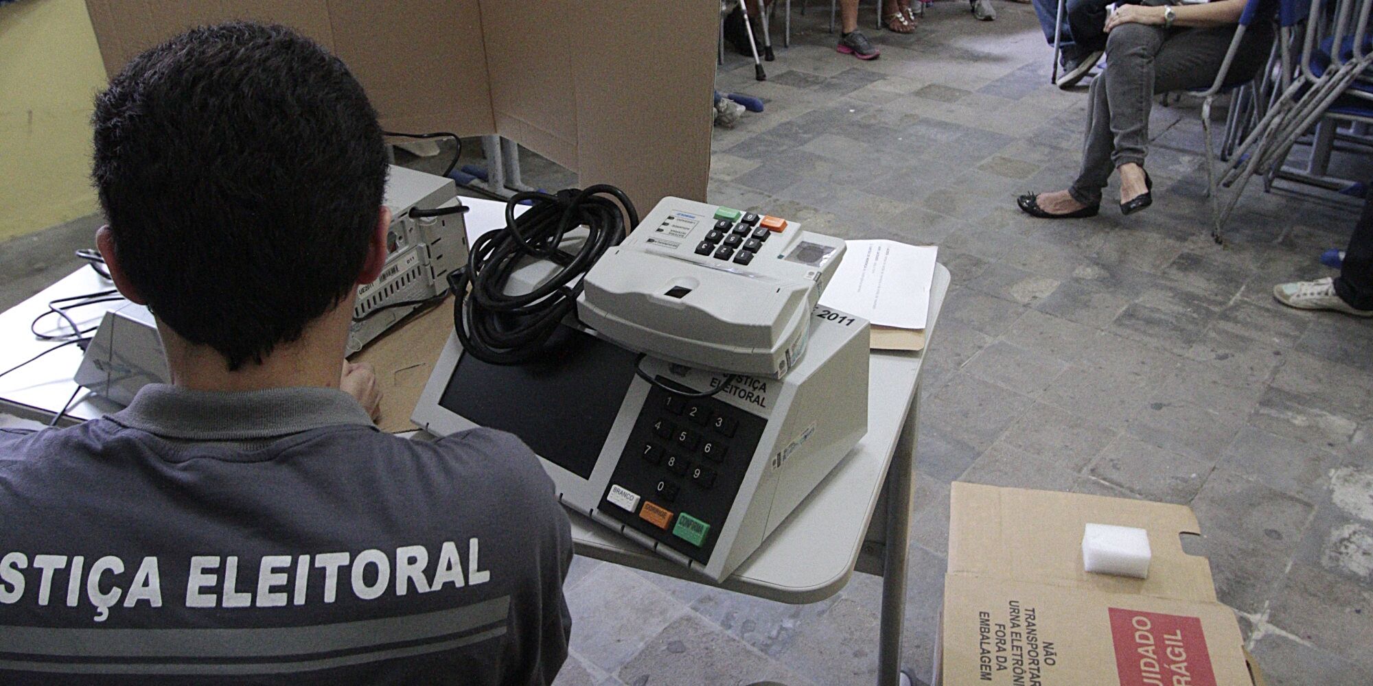 Em duas horas de votação, 18 urnas são substituídas na Paraíba e um eleitor é preso em Alagoa Grande