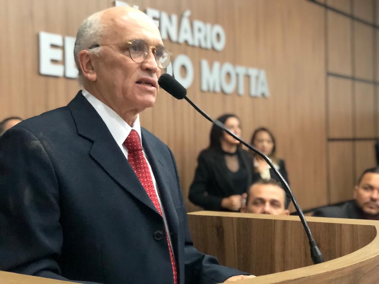 Ivanes Lacerda é eleito prefeito interino de Patos em votação na Câmara