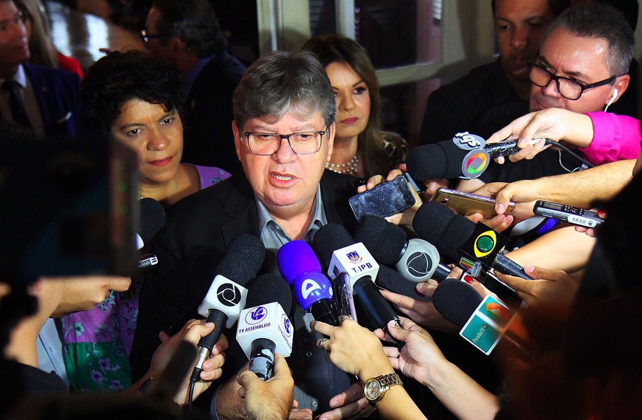 João Azevêdo se reúne com Rodrigo Maia para debater inclusão de estados na reforma da previdência