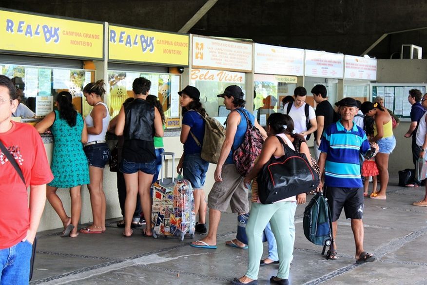 Governador Lucas Ribeiro decreta gratuidade no transporte intermunicipal para eleitores
