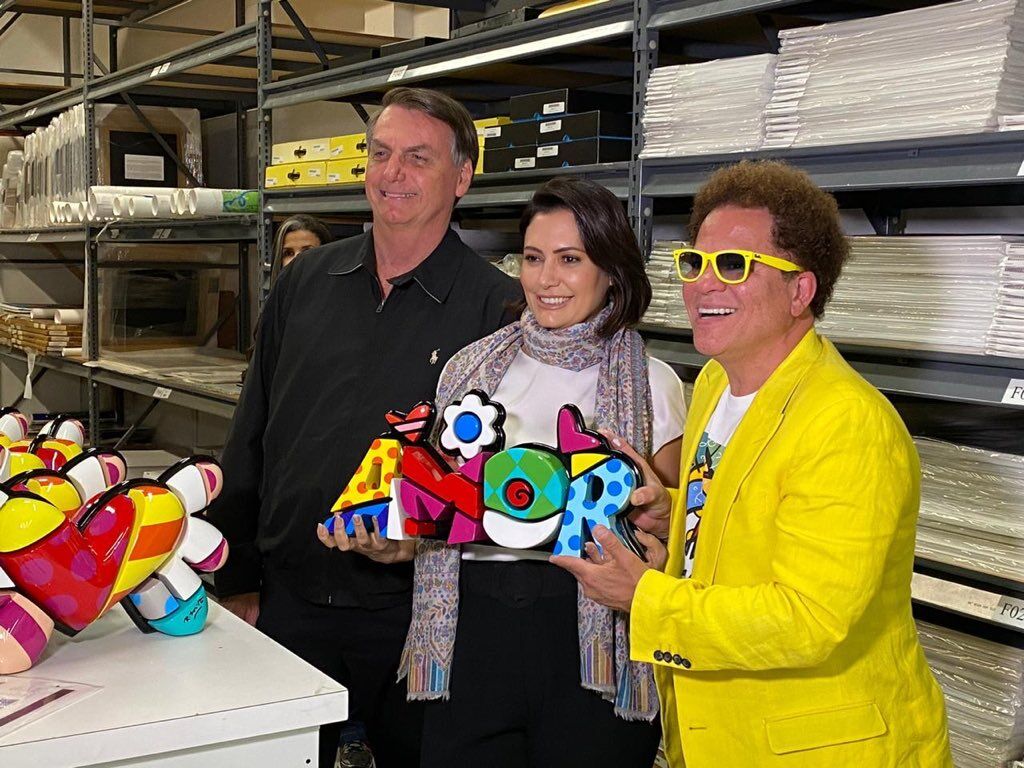 Romero Britto revela quadro de Michelle Bolsonaro Romero Britto revela quadro de Michelle Bolsonaro