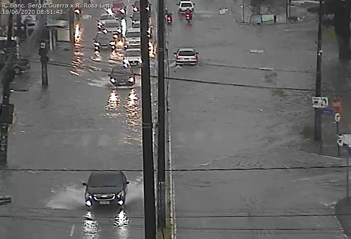 Chove 44 milímetros em 12h e João Pessoa registra pontos de alagamento Chove 44 milímetros em 12h e João Pessoa registra pontos de alagamento
