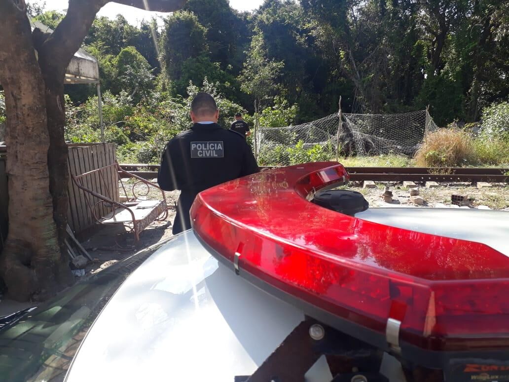 Moradores encontram corpo em mata de comunidade em Cabedelo Moradores encontram corpo em mata de comunidade em Cabedelo
