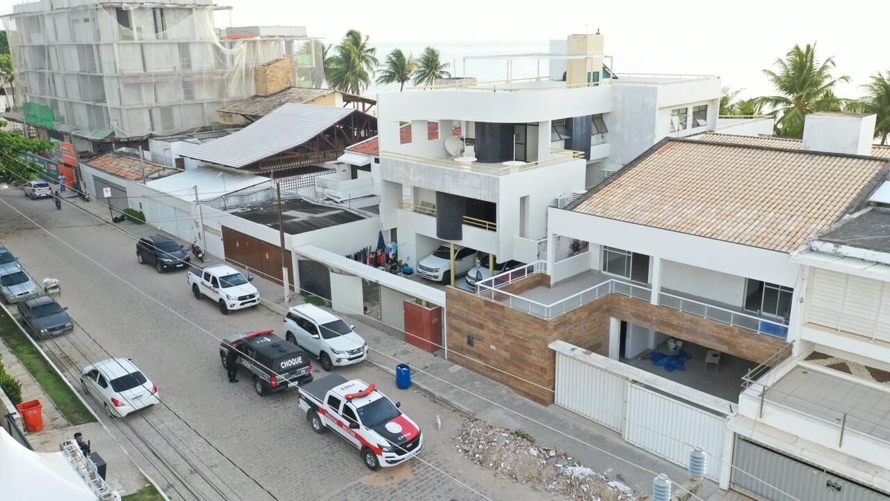 Homem é preso em flagrante por posse ilegal de arma durante Operação Calvário nesta quinta-feira