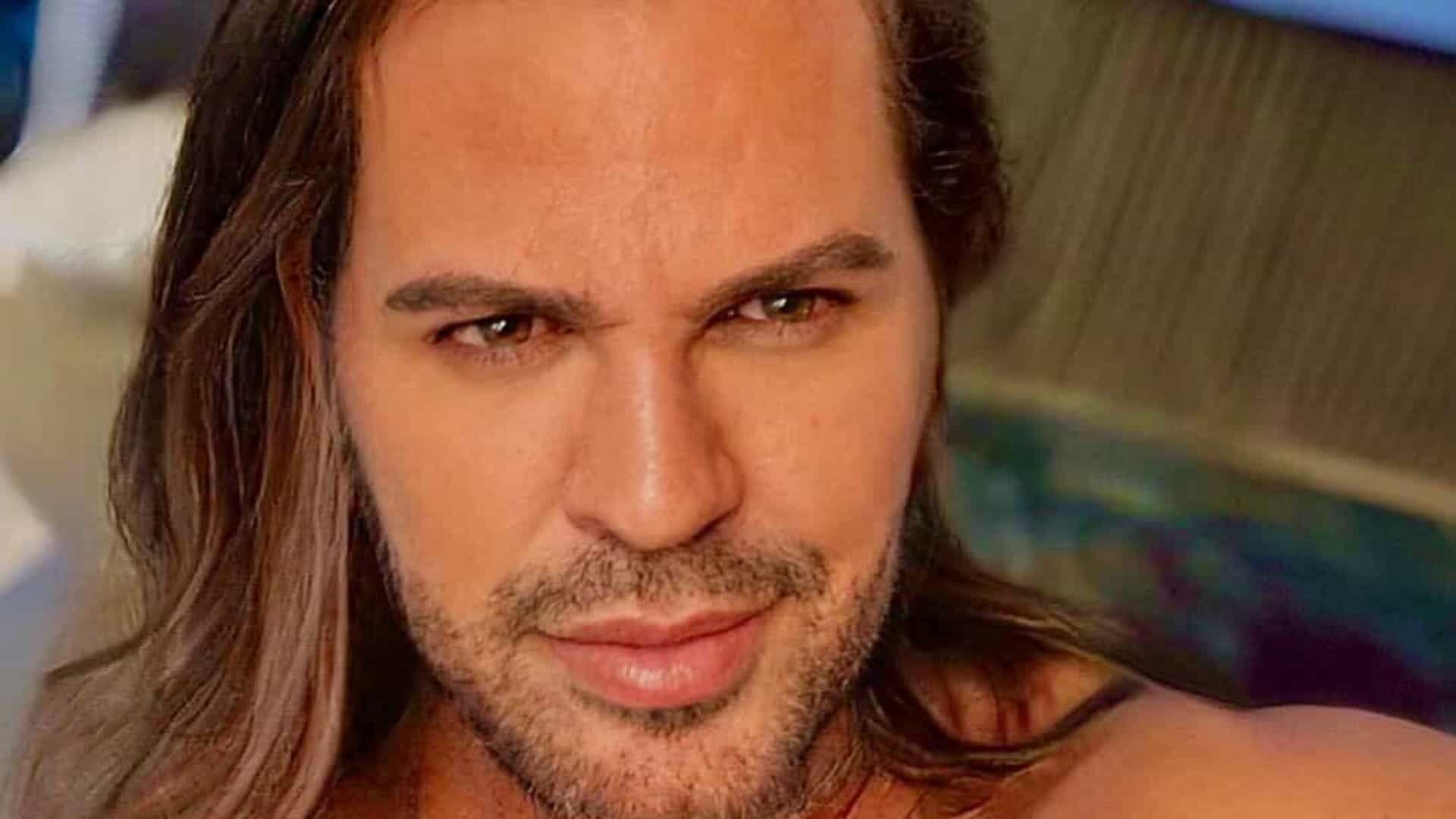 Eduardo Costa causa polêmica ao dizer que se considera 'semi-gay' Eduardo Costa causa polêmica ao dizer que se considera 'semi-gay'