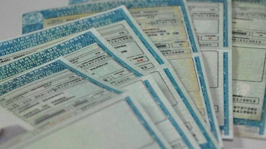 Governo prepara medida para acabar com obrigação de autoescola para CNH Governo prepara medida para acabar com obrigação de autoescola para CNH