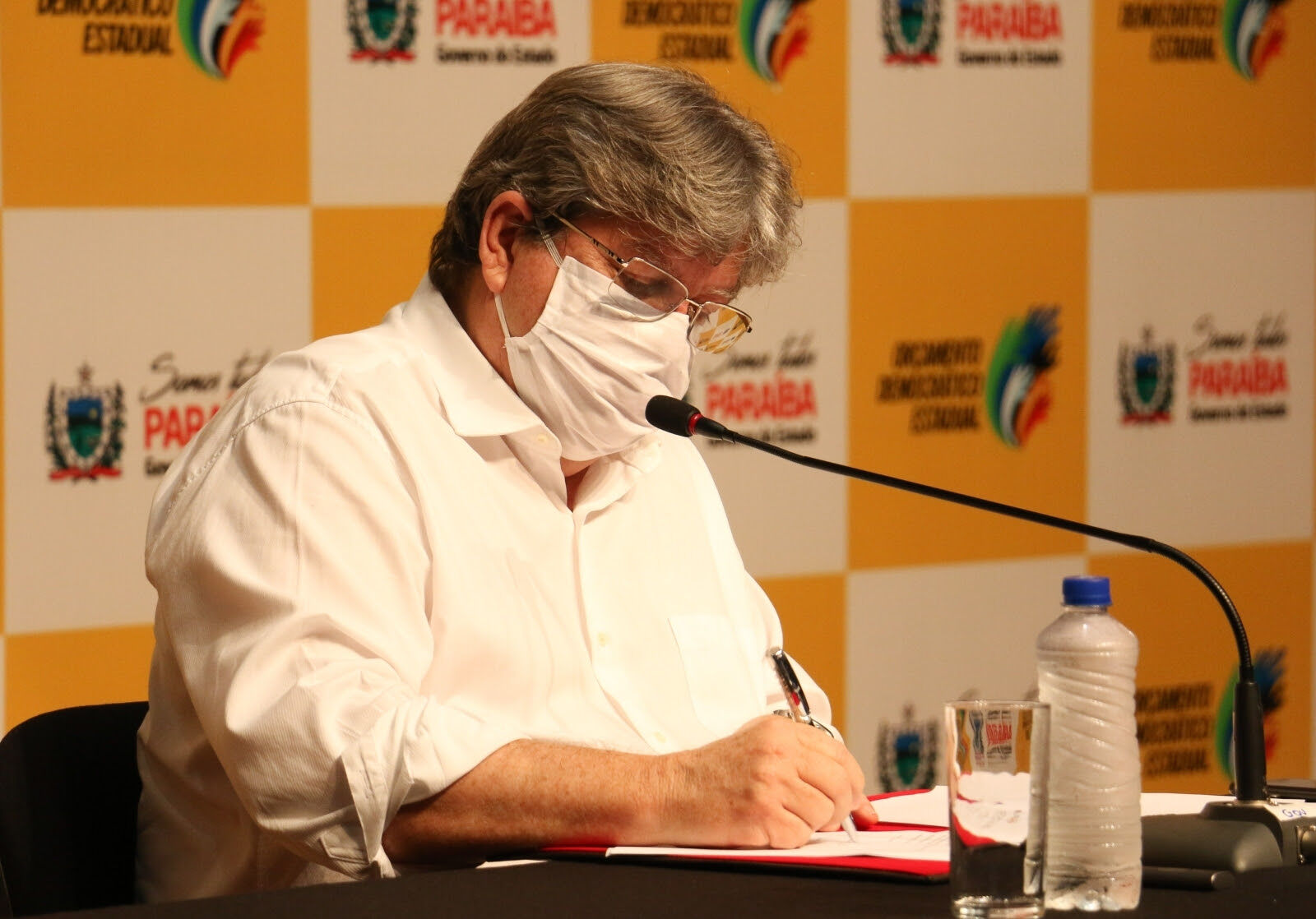 Governador anuncia perdão de dívidas no emplacamento atrasado de 284 mil motos na Paraíba