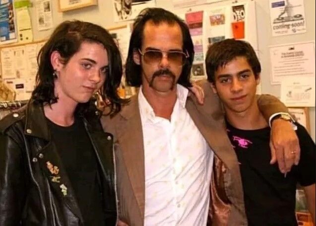 Filho de Nick Cave morre aos 31 anos após ter sido preso por agressão contra a mãe Filho de Nick Cave morre aos 31 anos após ter sido preso por agressão contra a mãe