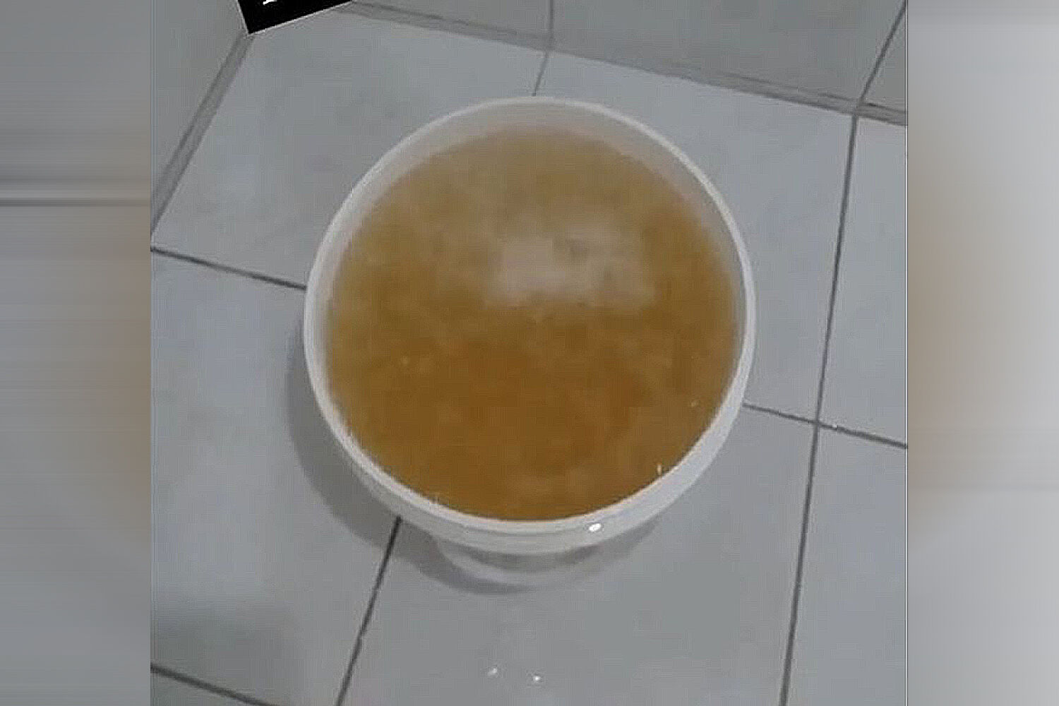 População de Santa Rita denuncia água barrenta e fedorenta nas torneiras após privatização comandada pela Prefeitura