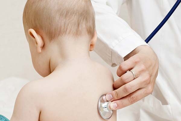 Falta de medicamentos em farmácias de João Pessoa persiste e contribui para retorno de criança em hospitais; médico alerta que "desabastecimento é em todo o país"