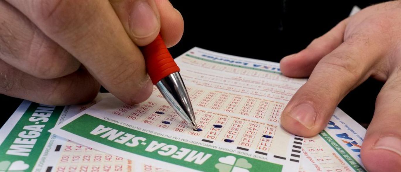 Concurso da Mega-Sena acumula e pode pagar R$ 8,4 milhões neste sábado