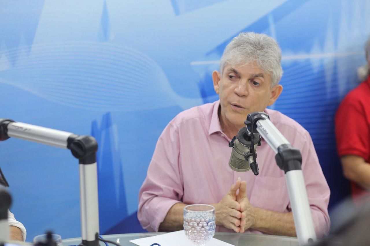 Após proibição de uso de recursos do fundo partidário, Ricardo Coutinho acredita que decisão será derrubada e segue em campanha