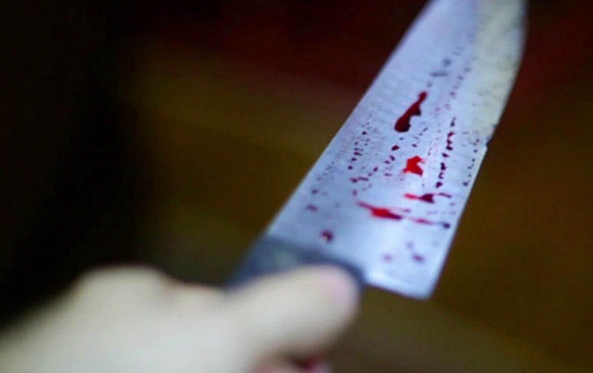 Mulher é assassinada a facadas dentro de residência em João Pessoa Mulher é assassinada a facadas dentro de residência em João Pessoa