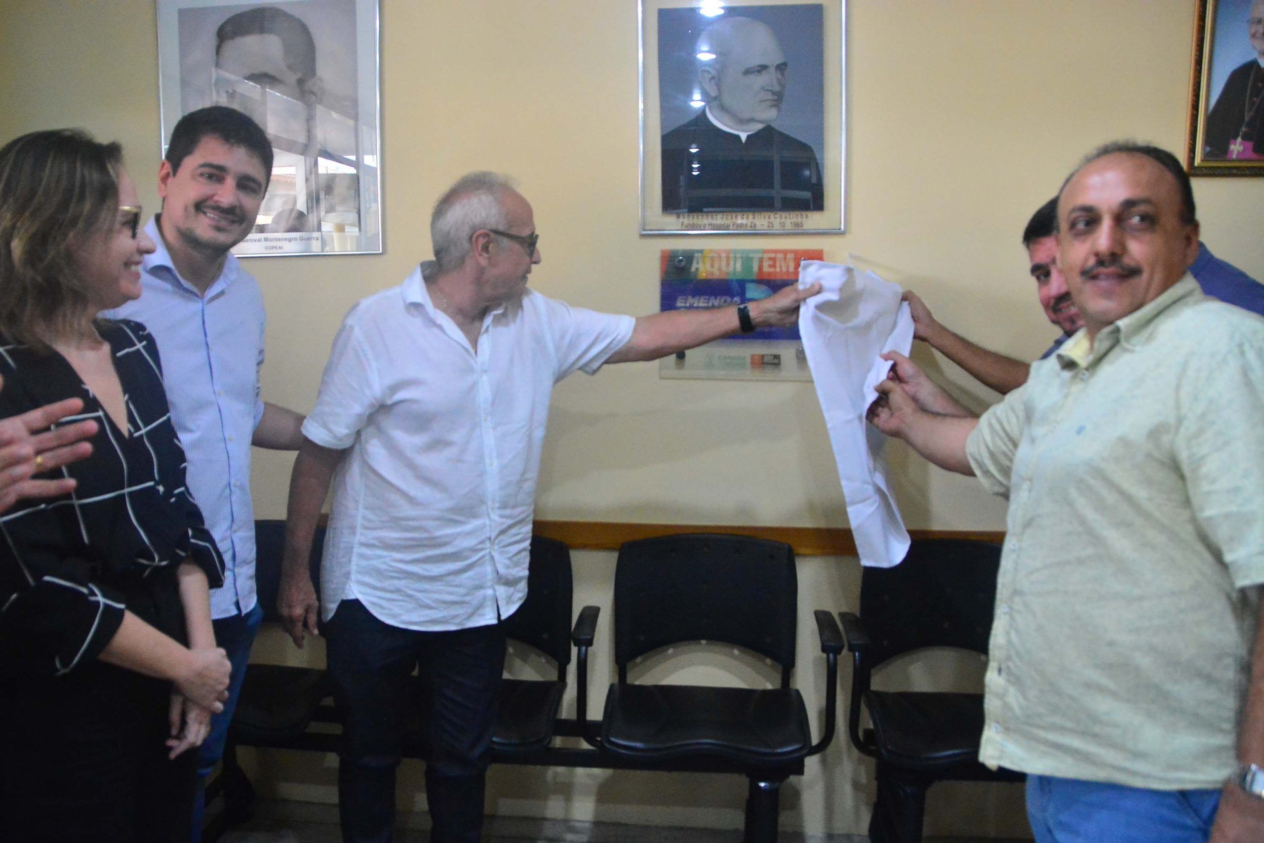 Prefeito libera R$ 300 mil em recursos orientados por vereadores para o Hospital Padre Zé Prefeito libera R$ 300 mil em recursos orientados por vereadores para o Hospital Padre Zé