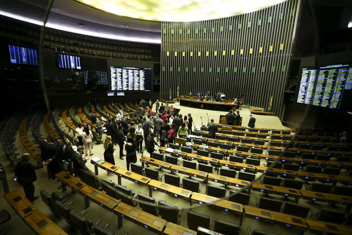 Paraíba tem quase 42% de renovação na Câmara com cinco deputados federais novatos; três não disputaram reeleição Paraíba tem quase 42% de renovação na Câmara com cinco deputados federais novatos; três não disputaram reeleição