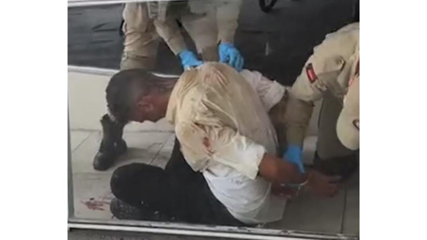 Homem invade padaria e esfaqueia companheira em João Pessoa