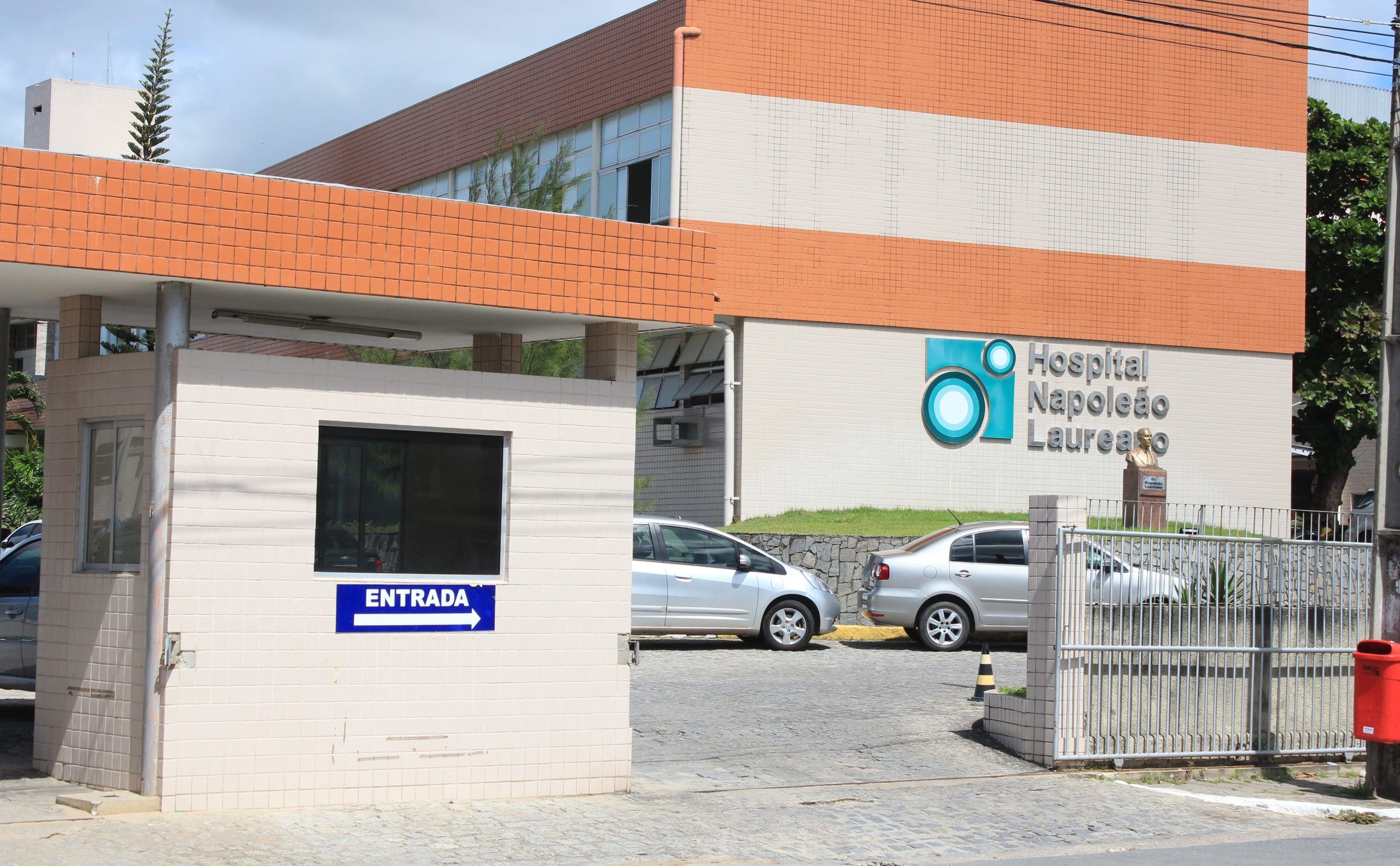 Hospital Napoleão Laureano, Salário, Atraso