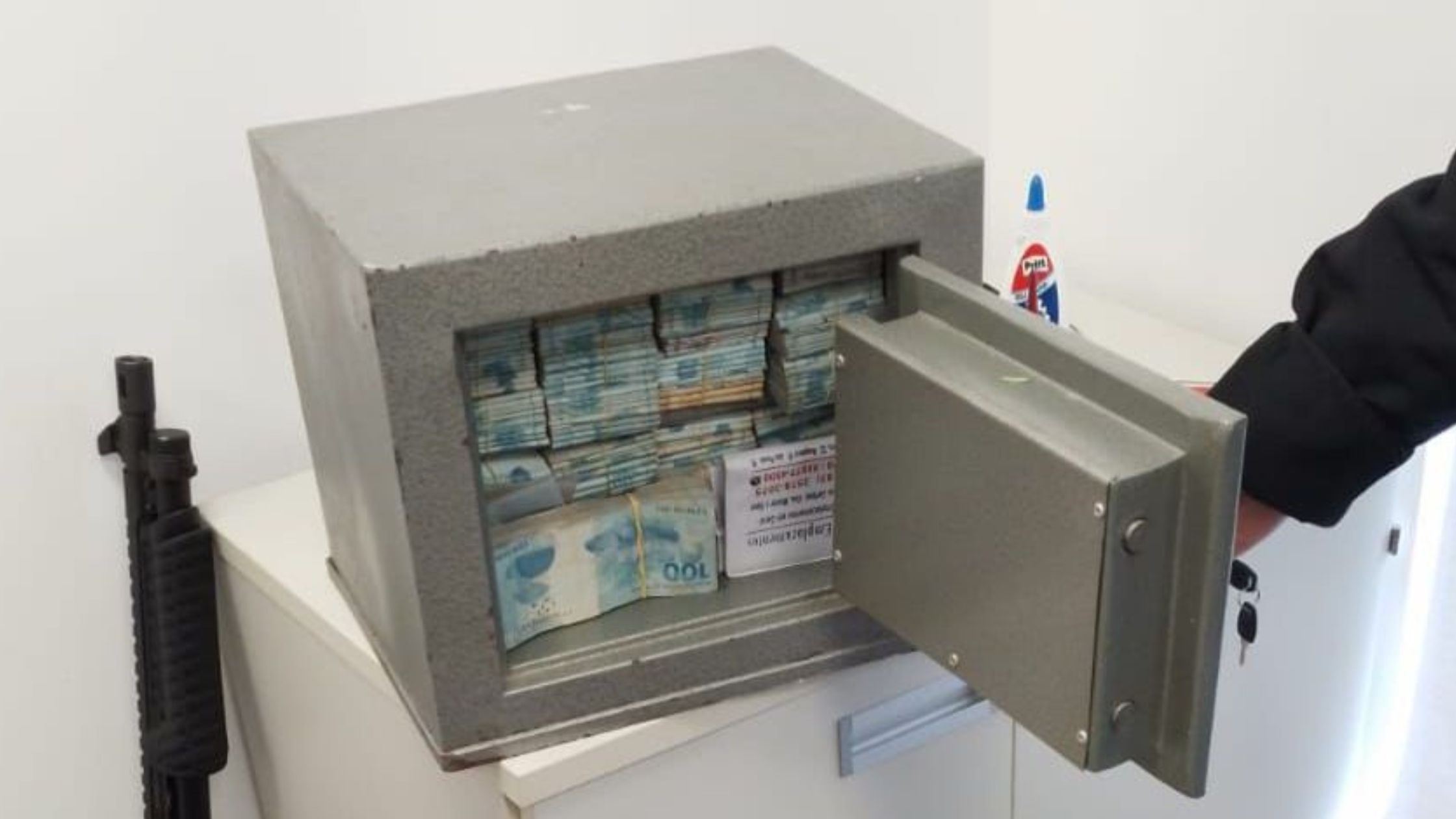 Operação da Polícia Federal apreende quase R$ 900 mil em casa de coordenador de campanha política, na Paraíba