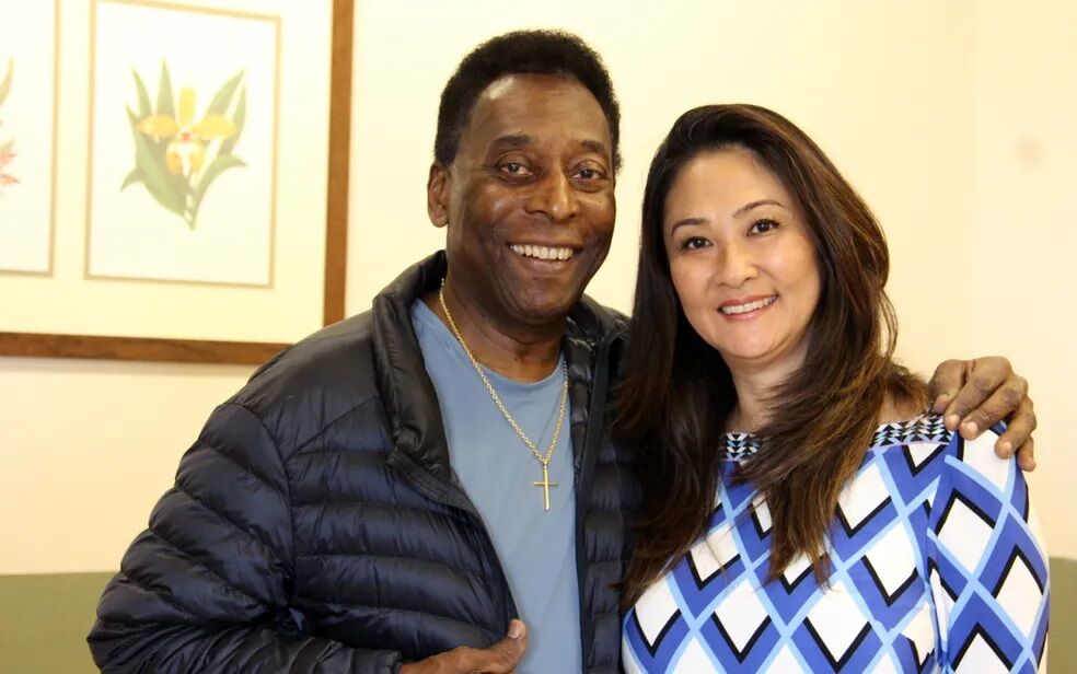 Pelé é internado em hospital, diz filha, que tranquiliza fãs: 'Não tem surpresa e nem emergência'