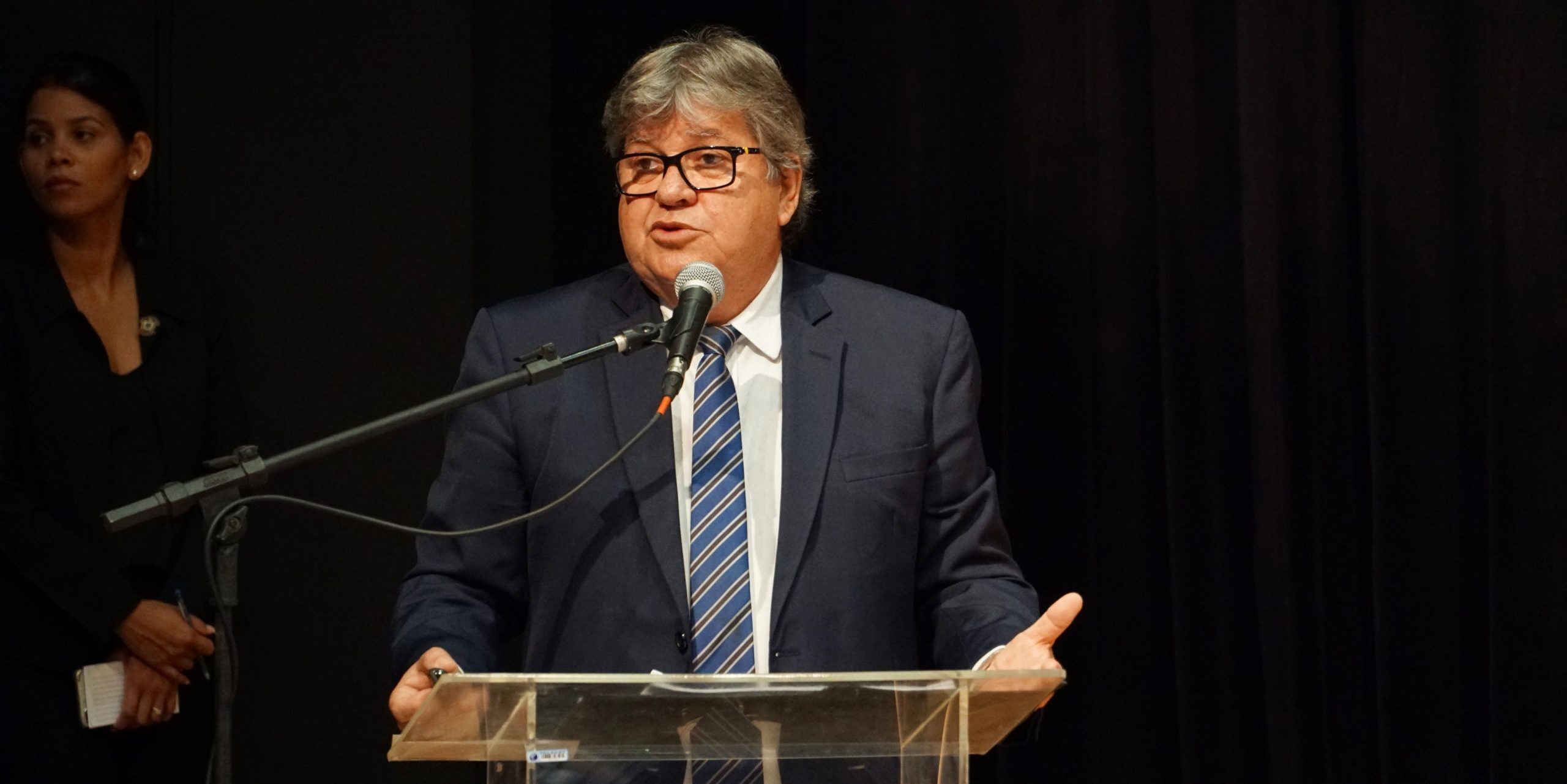 João Azevêdo anuncia prorrogação de decreto de fechamento do comércio até 3 de maio