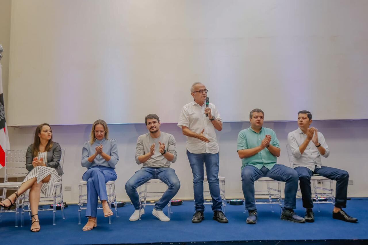 Prefeito de João Pessoa nomeia 120 aprovados em concurso público para atuarem na saúde, administração e engenharia