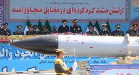 Irã enforca dois condenados por queimar livro e insultos na internet