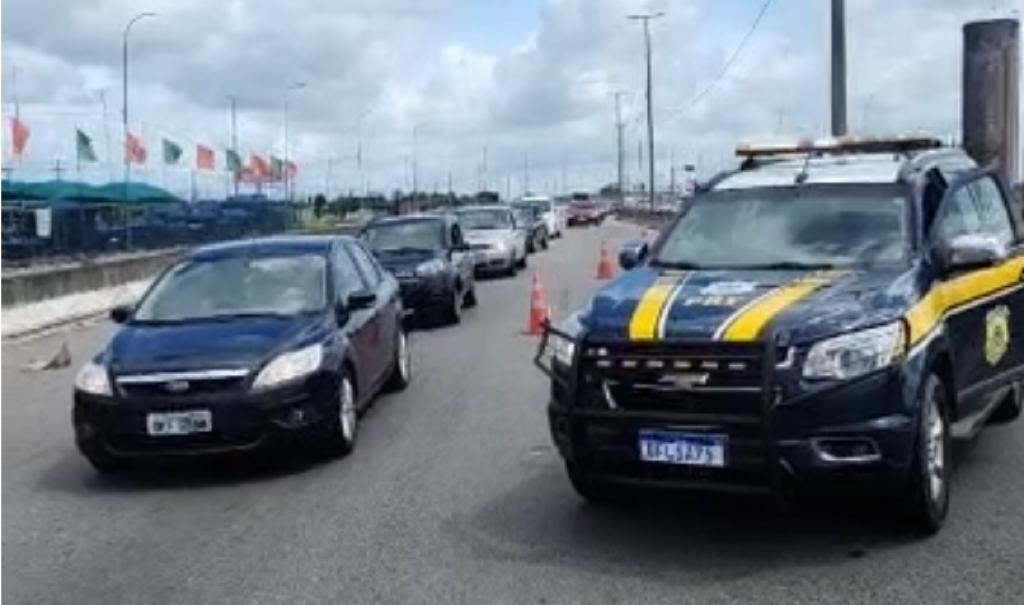 Retomadas de obras em viaduto interditam trecho da BR-230na altura do km 24, sentido Bayeux-Cabedelo.