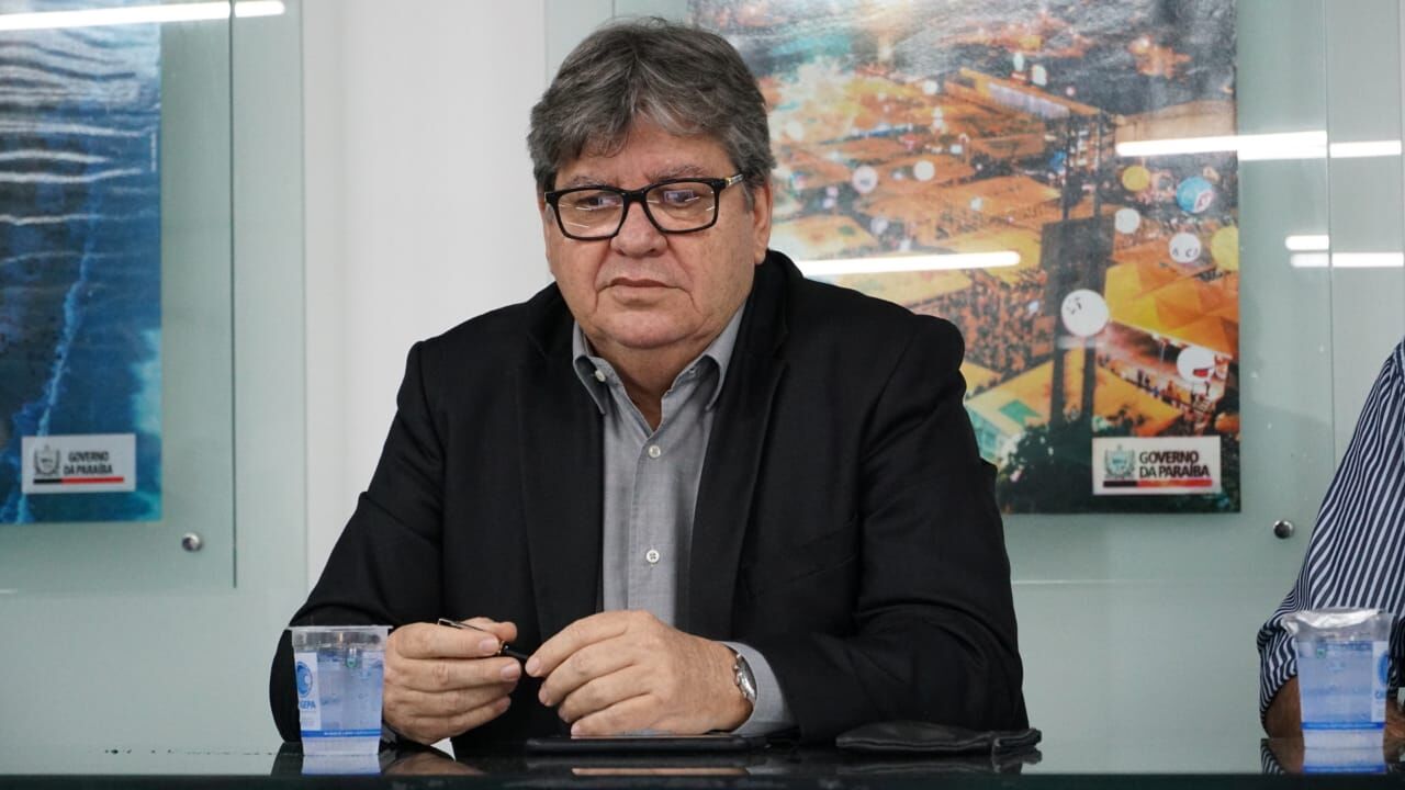 Oposição pede impeachment de João Azevêdo e Lígia Feliciano; governador considera natural Oposição pede impeachment de João Azevêdo e Lígia Feliciano; governador considera natural