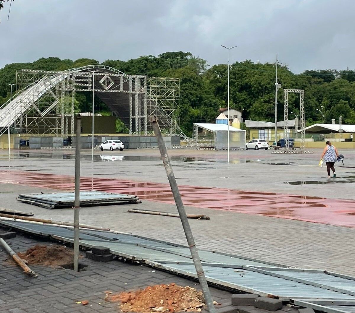 Prefeitura de Santa Rita monta estrutura de palco e cenografia do São João, mas licitação para contratar empresa só corre amanhã Prefeitura de Santa Rita monta estrutura de palco e cenografia do São João, mas licitação para contratar empresa só corre amanhã