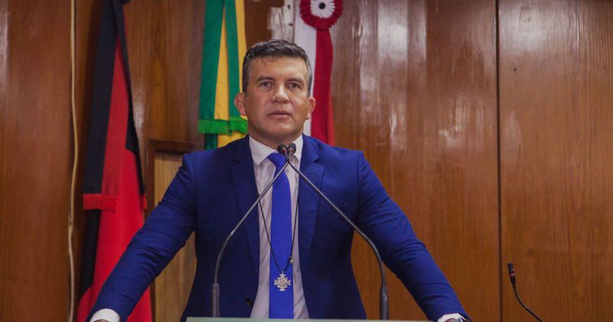 Carlão Pelo Bem critica volta de Nilvan Ferreira ao PL e diz que ele terá que pagar pela incoerência Vereador Carlão Pelo Bem apresenta projeto para flexibilizar uso das faixas de ônibus para transporte privado