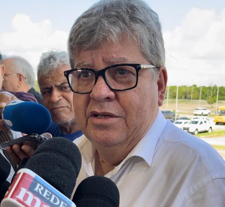 João Azevêdo bate martelo e define Ricardo Barbosa como pré-candidato do PSB em Cabedelo João Azevêdo bate martelo e define Ricardo Barbosa como pré-candidato do PSB em Cabedelo