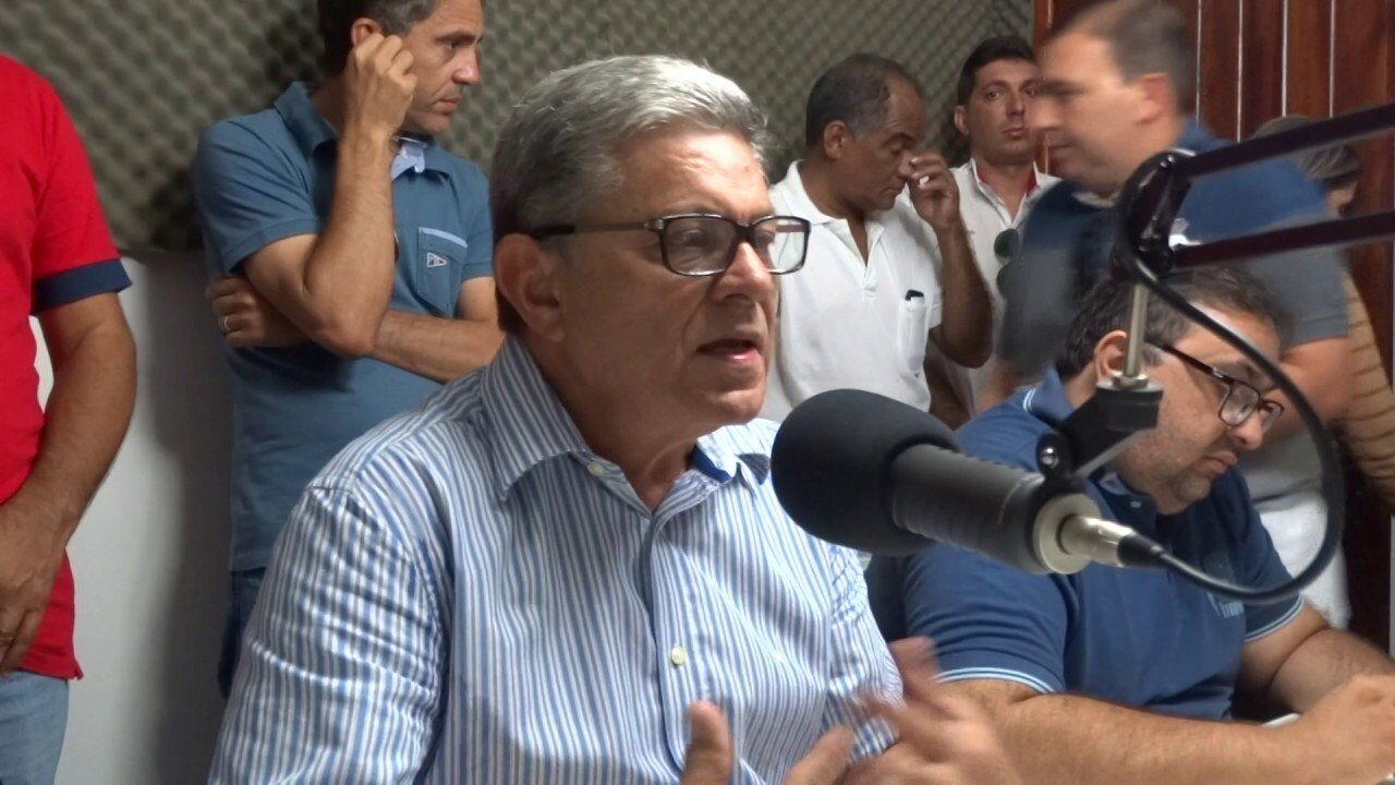 Prefeito de Pombal restringe transporte universitário a estudantes que votam no município e Ministério Público questiona