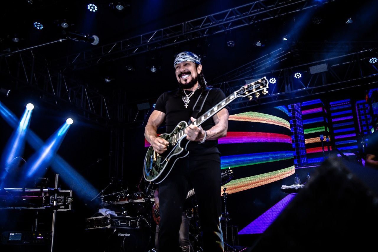 VÍDEO: registro raro do cantor Bell Marques sem bandana, em João Pessoa, viraliza na internet bell marques