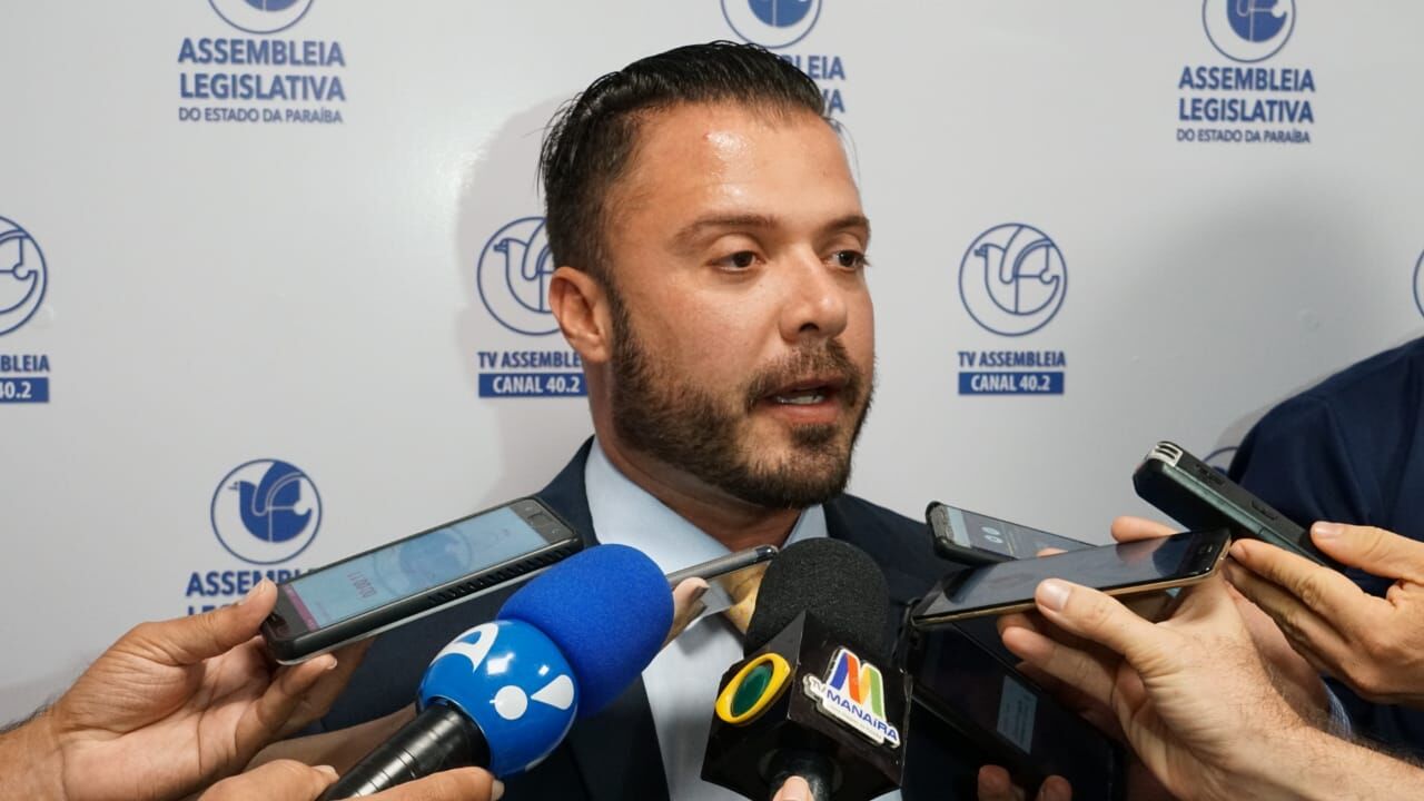 Pai e filho fora do PL: Deputado Caio Roberto segue Wellington e deve anunciar filiação a novo partido deputado, caio roberto, licença