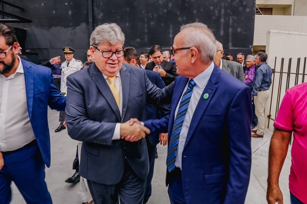 Cícero Lucena defende João Azevêdo após polêmica com Pedro Cunha Lima: "ele foi mal interpretado"