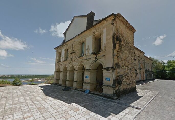 Acesso à Igreja de Nossa Senhora da Guia, em Lucena, é bloqueado e área é interditada após desabamento Parte da encosta próxima à Igreja de Nossa Senhora da Guia desaba, em Lucena