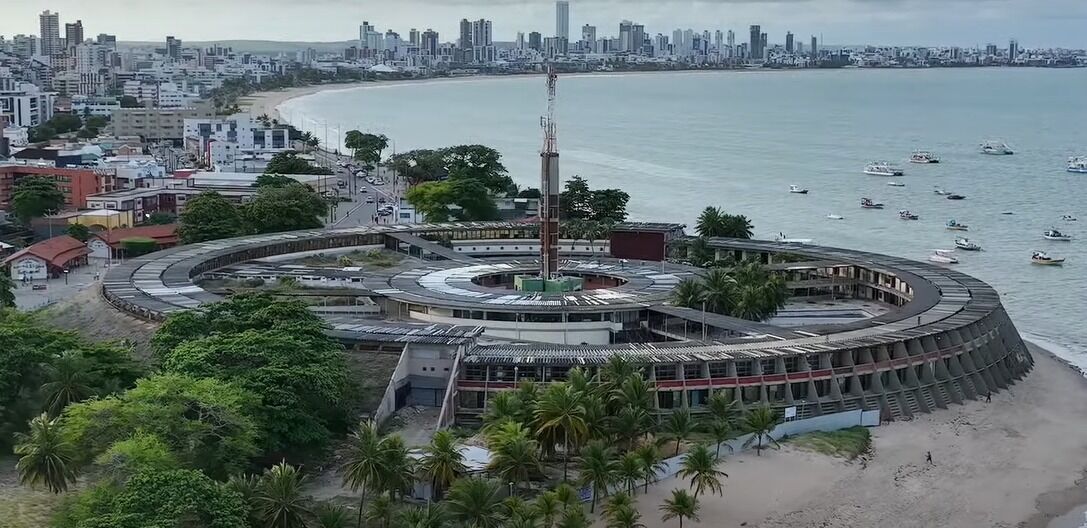 Hotel Tambaú está em obras, a passos lentos.