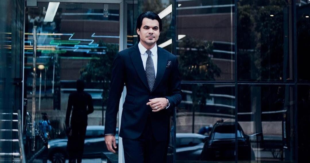 Foragido, dono da Braiscompany se diz prejudicado pela justiça e lamenta estar sem dinheiro, carro, casa ou liberdade: "reféns"