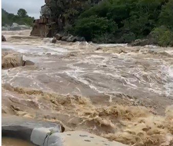 Após fortes chuvas, nível do Rio Paraíba sobe no parque Pedra do Altar em Barra de Santana e imagens impressionam internautas Após fortes chuvas, nível do Rio Paraíba sobe no parque Pedra do Altar em Barra de Santana e imagens impressionam internautas