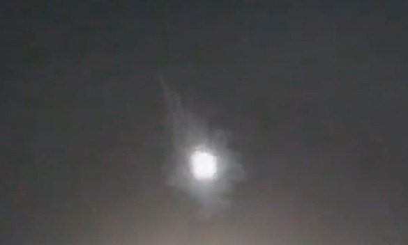 Meteoro cruza céu no Nordeste e é registrado por câmeras na Paraíba Meteoro cruza céu no Nordeste e é registrado por câmeras na Paraíba
