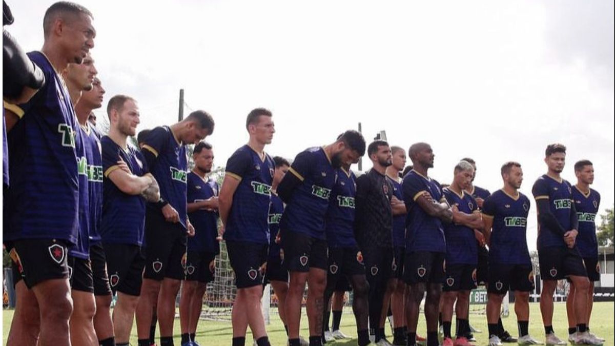 Elenco do Botafogo-PB em treino no CT Maravilha do Contorno. Foto: Cristiano Santos