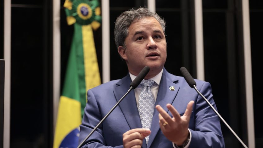 Efraim propõe união entre Romero e Bruno nas eleições 2024 e cita influência do deputado em Brasília Efraim
