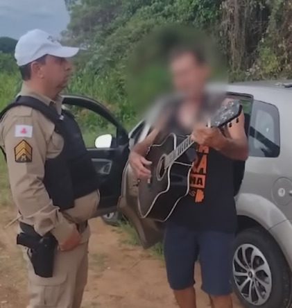 Motorista embriagado canta música de Bruno e Marrone para policial antes de ser preso em MG: "não sou vagabundo" Motorista embriagado canta para policial.
