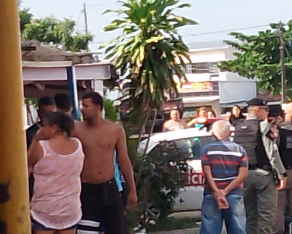 Jovem é assassinado a tiros em calçada do bairro Tambaí, em Bayeux Jovem é assassinado a tiros em calçada do bairro Tambaí, em Bayeux