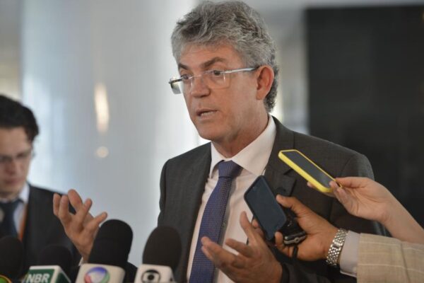 Ricardo Coutinho rebate acusação de etarismo feita por Luiz Couto e diz que colega de partido foi "induzido ao erro"