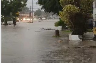 Moradores do Valentina enfrentam manhã de alagamentos após chuva forte em João Pessoa Moradores