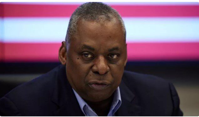 Secretário da Defesa dos EUA é internado em UTI com 'problema urgente na bexiga', devido a câncer e vice assumiu cargo O secretário da Defesa dos Estados Unidos, Lloyd Austin, em foto de abril de 2022 — Foto: Reuters