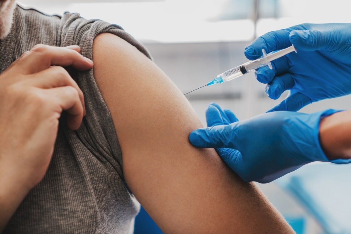 Paraíba distribui mais de 14 mil doses da vacina contra dengue para 24 municípios aptos para vacinação vacina